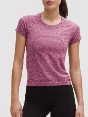 Lululemon swiftly tech short sleeve top in chilled grape / pink haze size 2